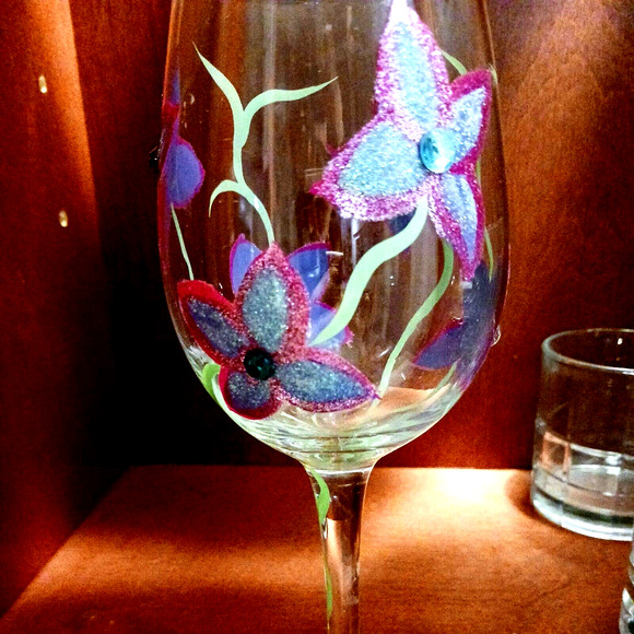 2 Saints HAND PAINTED 9" WINE GLASS Sparkle Violets Flowers w Bling Diamonds - Picture 6 of 16